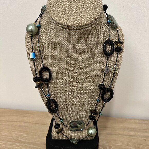 Premier Designs Jewelry - PREMIER DESIGNS Emerald Isle black station necklace w/ faceted glass